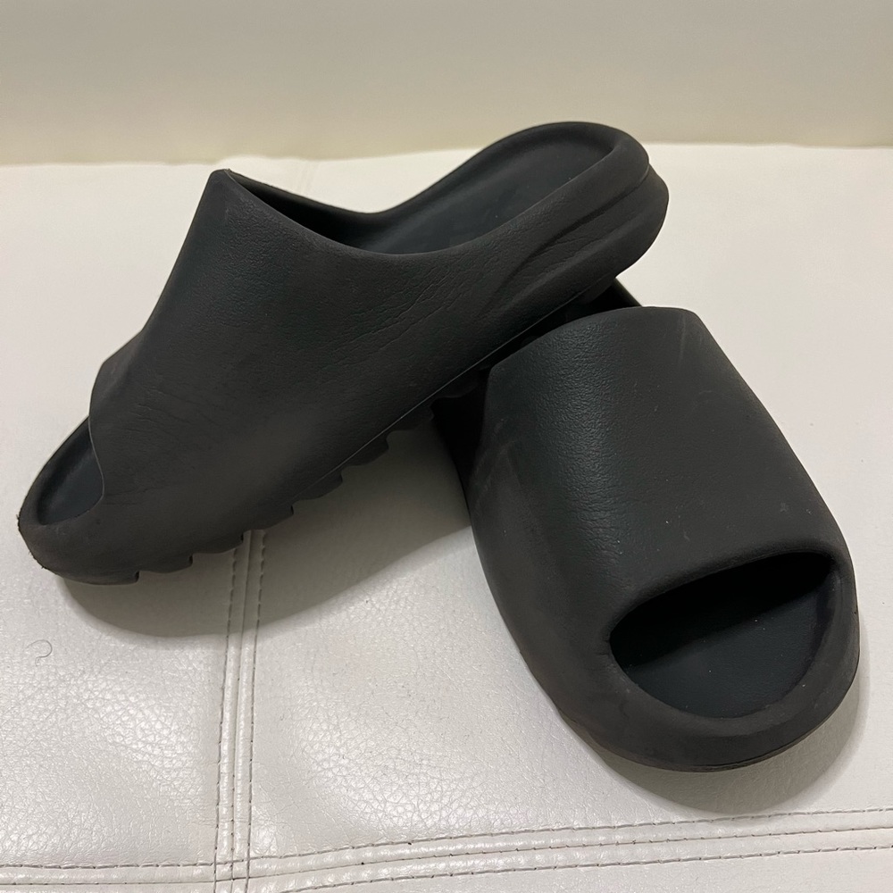 Women’s Black Yeezy Slide